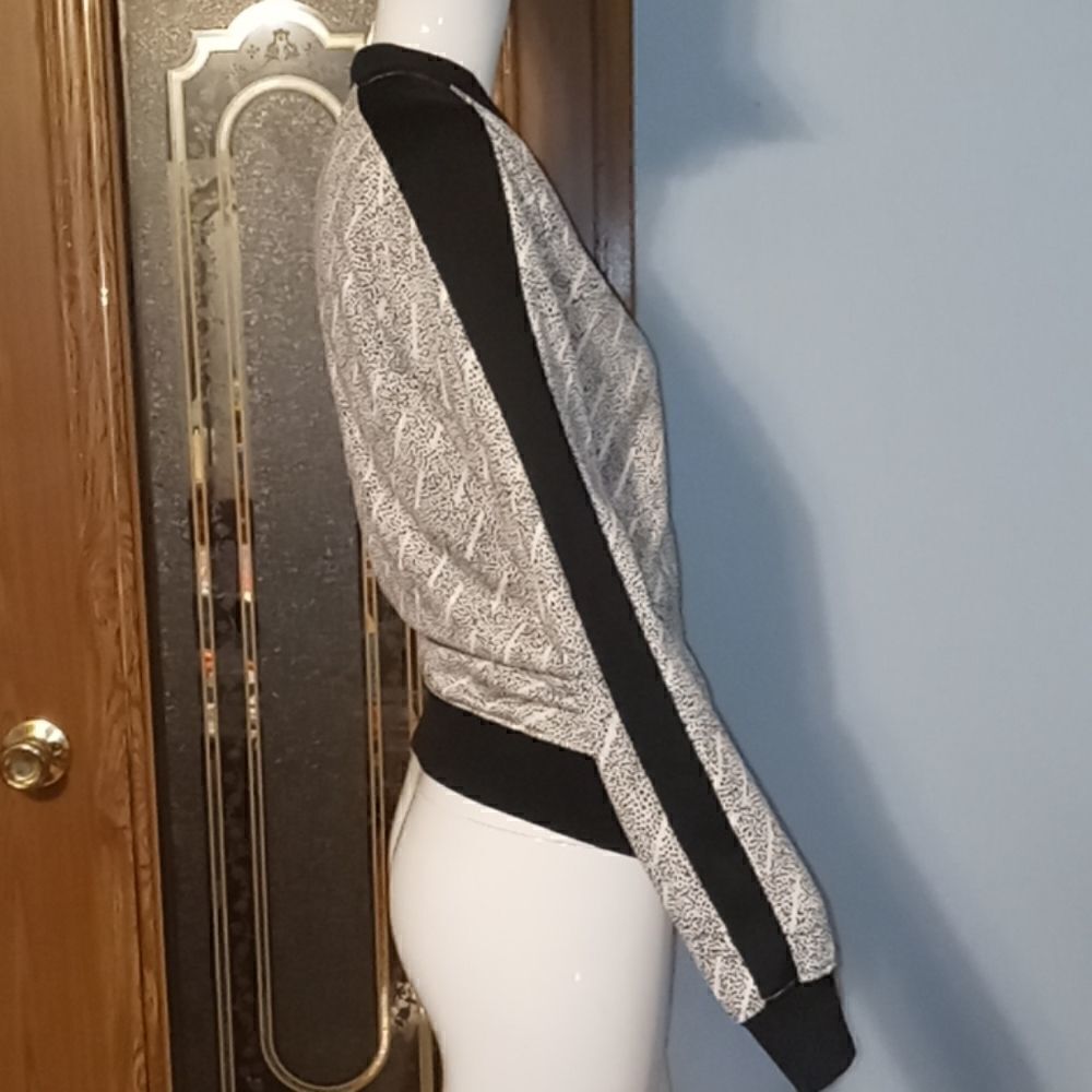 Puma Zip Up   - Picture 2 of 7
